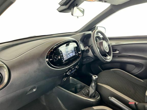 Toyota Aygo X Edge Manual Green #4