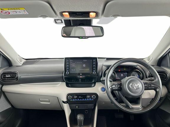 Toyota Yaris Excel 1.5 Hybrid Tech Pack White #6