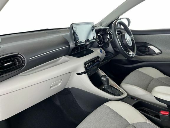 Toyota Yaris Excel 1.5 Hybrid Tech Pack White #5