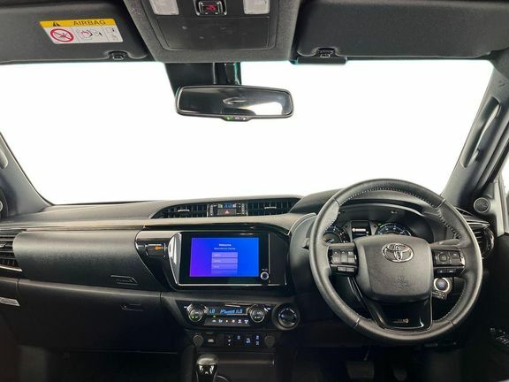 Toyota HILUX Invincible X Dc 2.8 Hybrid 48V Black #6