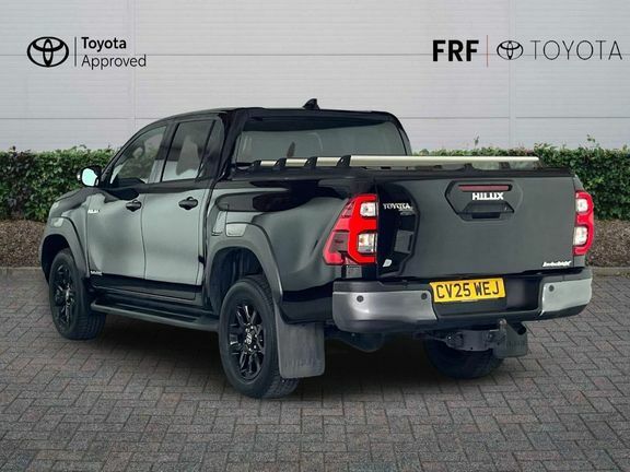 Toyota HILUX Invincible X Dc 2.8 Hybrid 48V Black #4