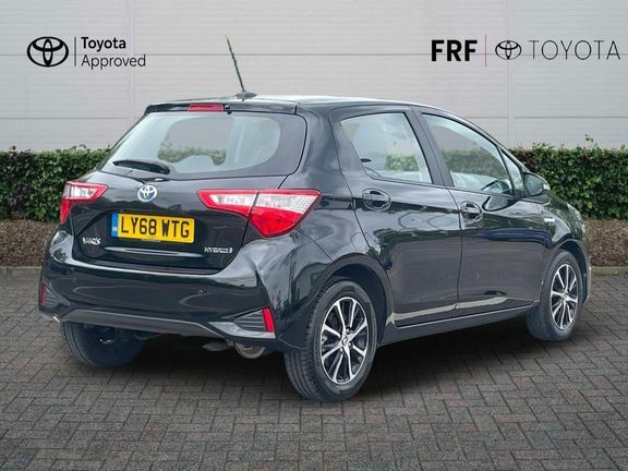 Toyota Yaris 1.5 Vvt-h Icon Tech E-cvt Euro 6 Ss LY68WTG Black #2