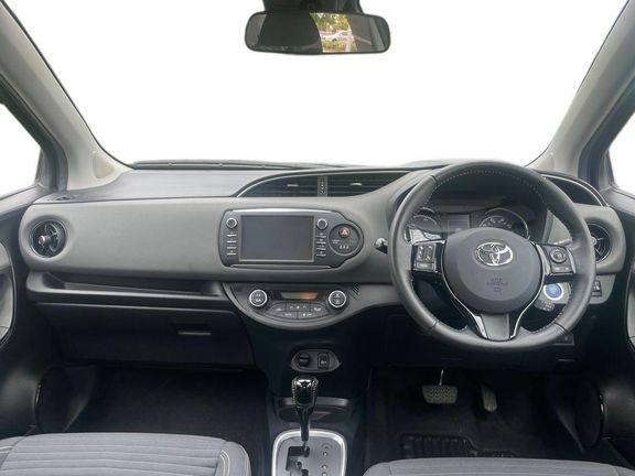 Toyota Yaris 1.5 Vvt-h Icon Tech E-cvt Euro 6 Ss LY68WTG Black #6