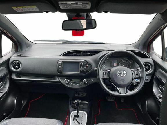 Toyota Yaris Excel 1.5 Hybrid Red #6