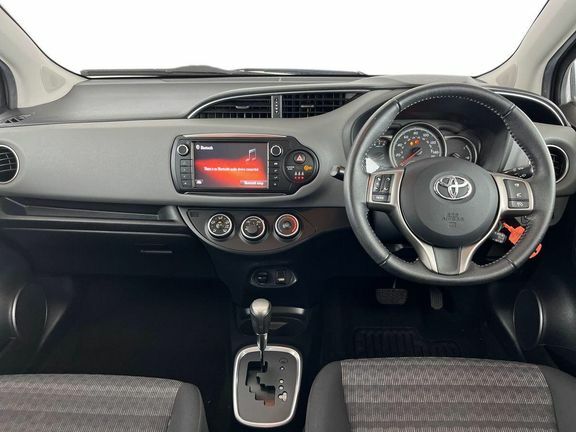 Toyota Yaris Icon 1.33Cvt Black #6