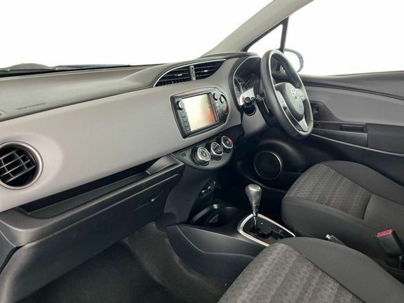 Toyota Yaris Icon 1.33Cvt Black #5