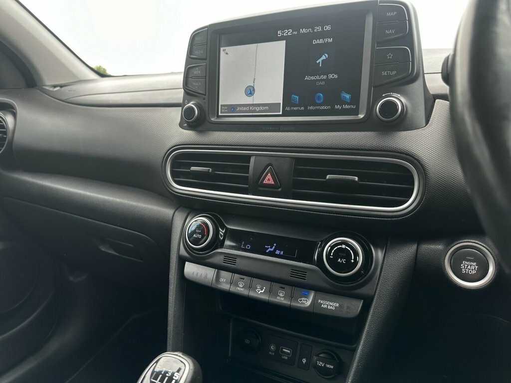 Hyundai Kona Kona Premium Se Ev White #20