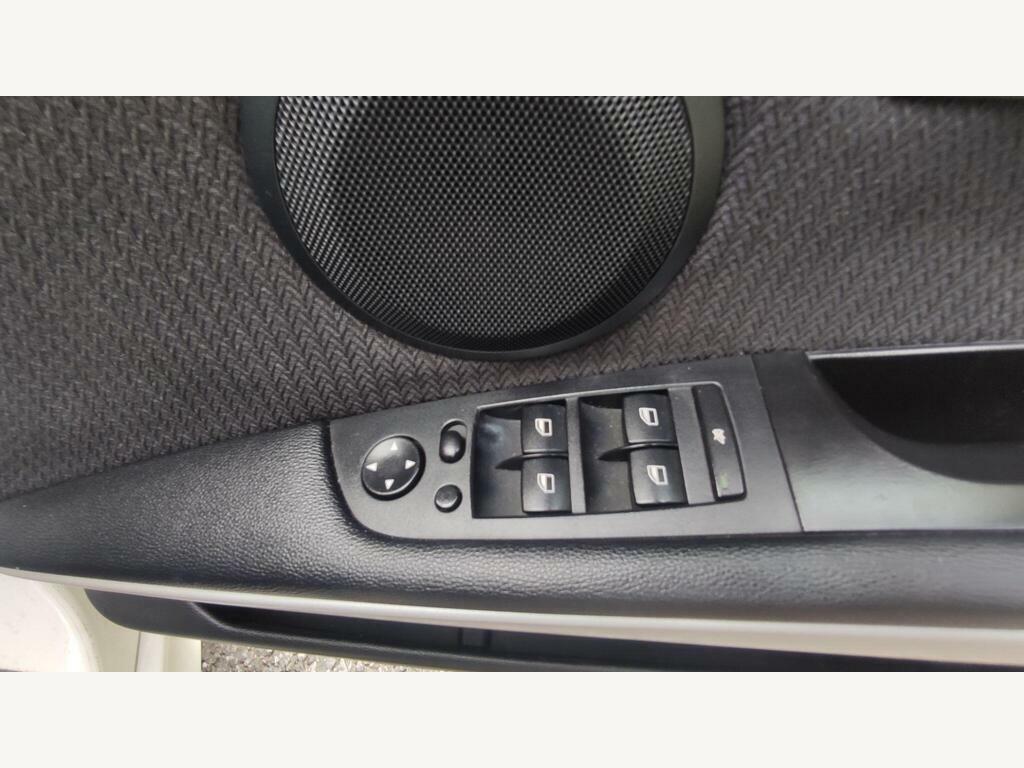 BMW 3 Series 2.0 320D Se Touring Steptronic Euro 5 Blue #24