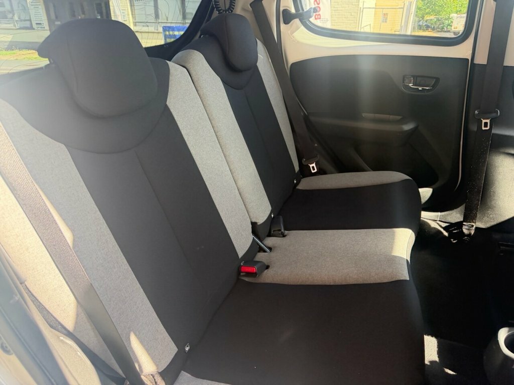 Citroen C1 1.2L Flair White #4