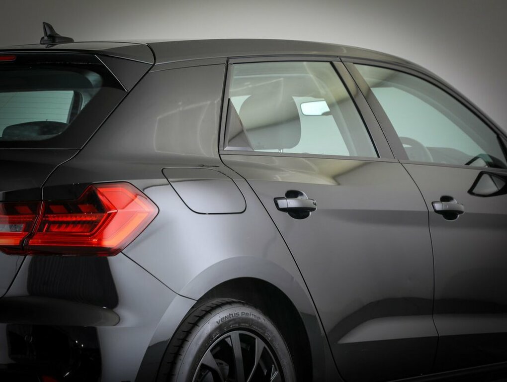 Audi A1 1L Sport Black #6