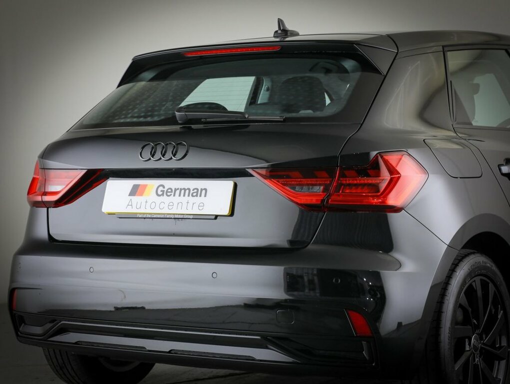 Audi A1 1L Sport Black #5