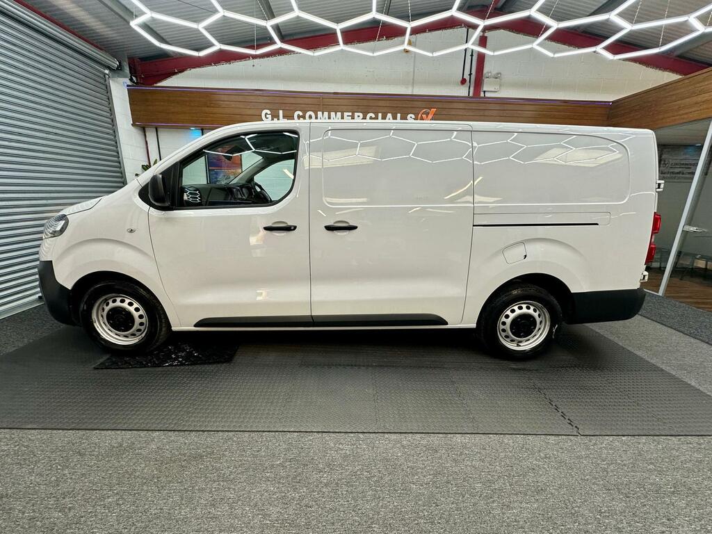 Vauxhall Vivaro Dynamic White
