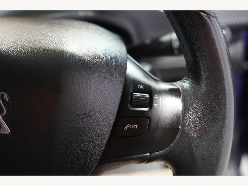 Peugeot 208 Hatchback 1.2 Puretech Allure Euro 6 201565 White #17
