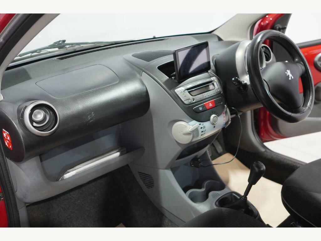 Peugeot 107 Hatchback Urban 2009 Silver #12