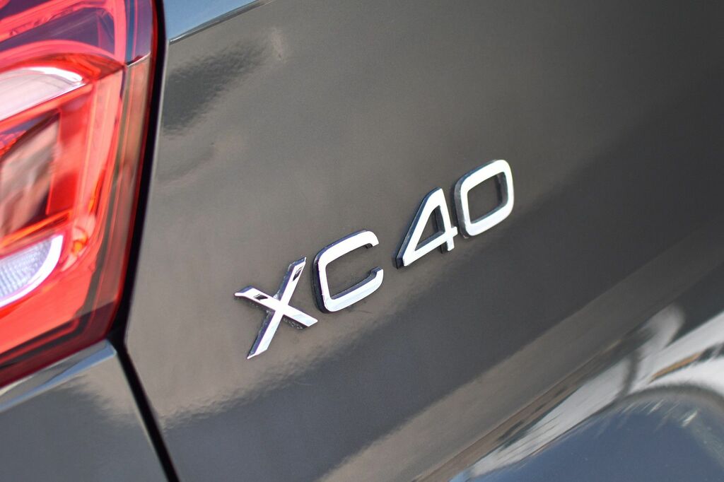 Volvo XC40 2.0 T4 R-design Pro Awd Euro 6 Ss White #38