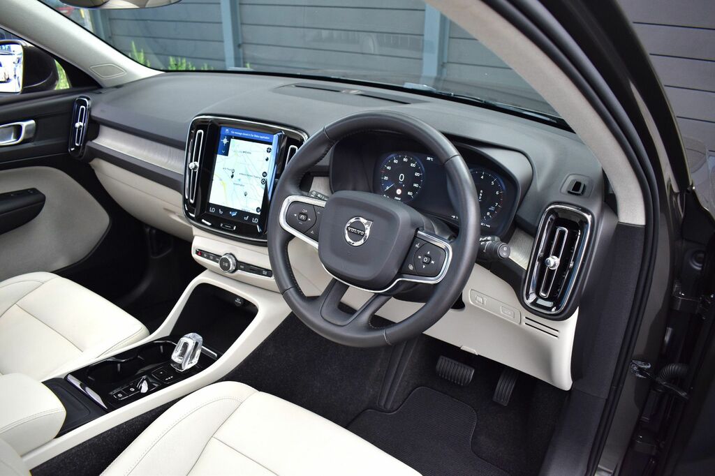Volvo XC40 2.0 T4 R-design Pro Awd Euro 6 Ss White #2