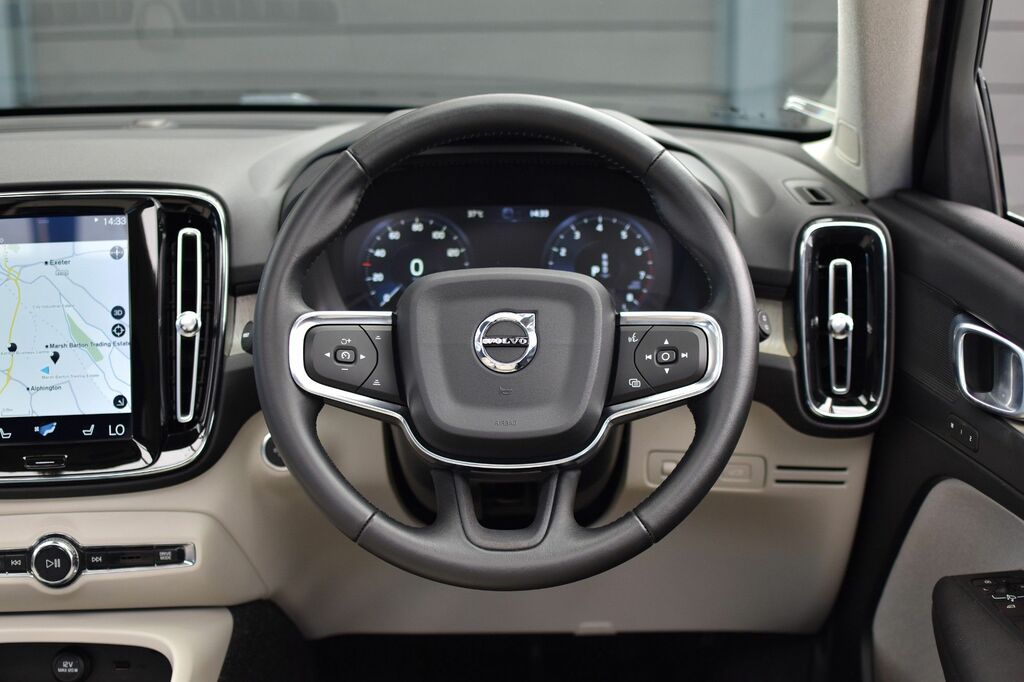 Volvo XC40 2.0 T4 R-design Pro Awd Euro 6 Ss White #8