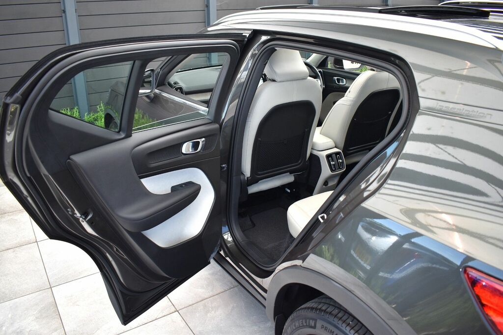 Volvo XC40 2.0 T4 R-design Pro Awd Euro 6 Ss White #59