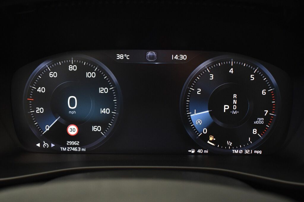 Volvo XC40 2.0 T4 R-design Pro Awd Euro 6 Ss White #67