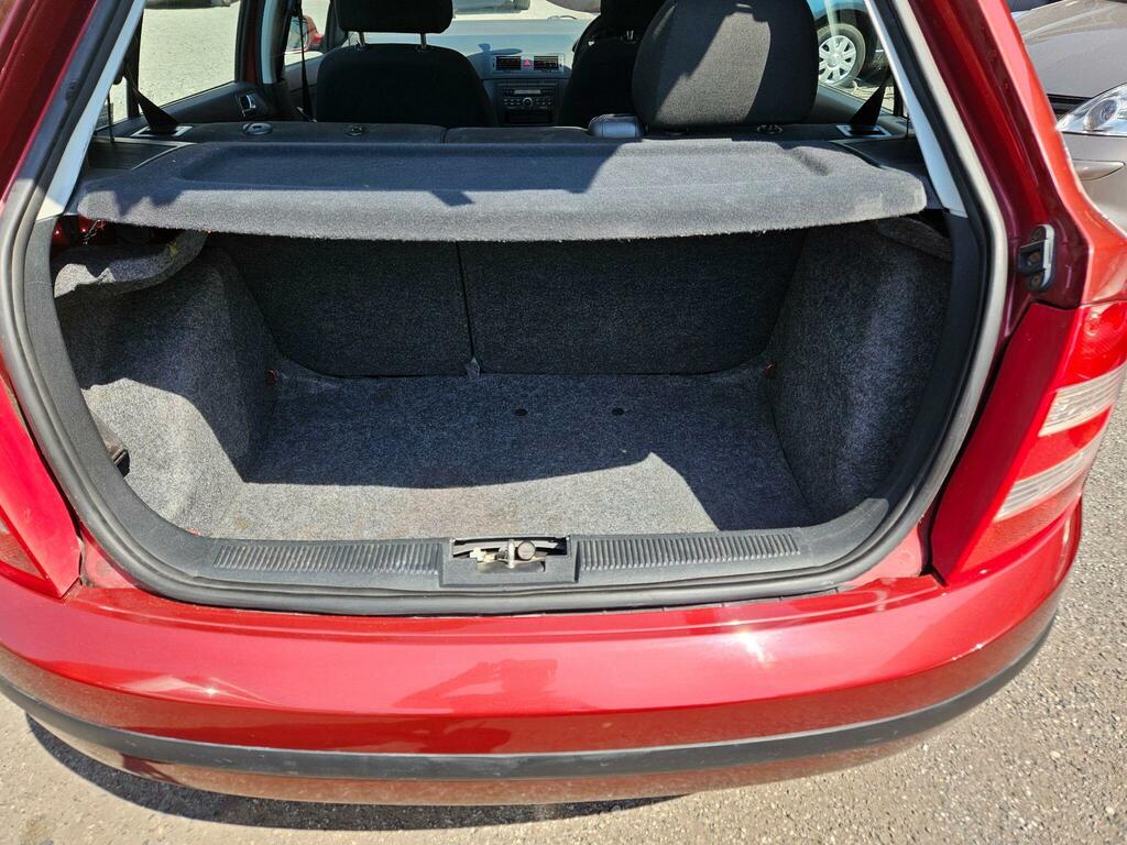 Skoda Fabia 1.4 16V Ambiente Red #6