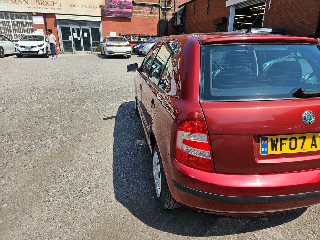 Skoda Fabia 1.4 16V Ambiente Red #4