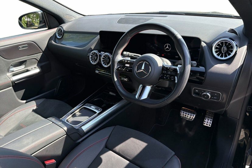Mercedes-Benz GLA Class Gla200 Amg Line Executive Black #5