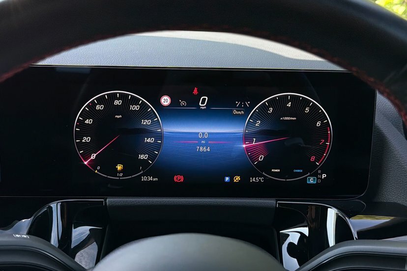Mercedes-Benz GLA Class Gla200 Amg Line Executive Black #6