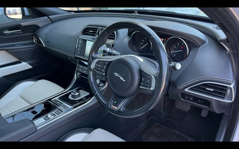 Jaguar XE 2.0 Gtdi R-sport Saloon 240 Ps Silver #6