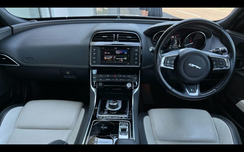 Jaguar XE 2.0 Gtdi R-sport Saloon 240 Ps Silver #4