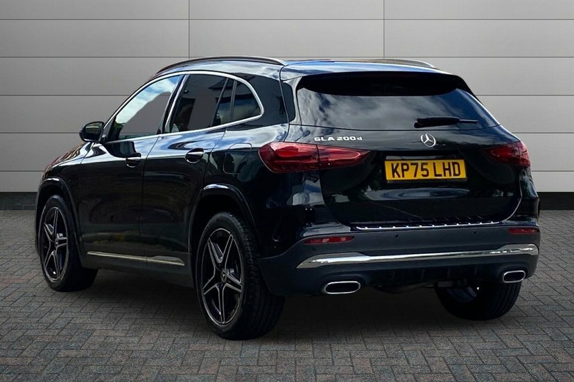 Mercedes-Benz GLA Class 2.0 Gla200d Amg Line Executive Suv 8G Black #2
