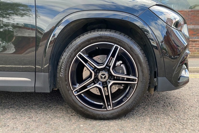Mercedes-Benz GLA Class 2.0 Gla200d Amg Line Executive Suv 8G Black #4