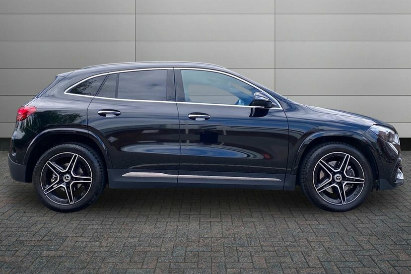 Mercedes-Benz GLA Class 2.0 Gla200d Amg Line Executive Suv 8G Black #3