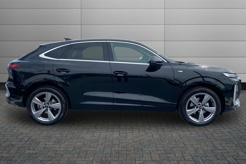 Audi Q3 1.5 Tfsi S Line Sportback S Tronic 150 Black #4