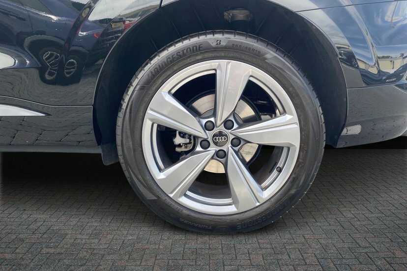 Audi Q3 1.5 Tfsi S Line Sportback S Tronic 150 Black #5