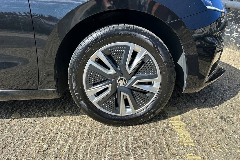 Skoda Fabia 2022 1.0 Tsi 95Ps Se Comfort 5-Dr Hatchback White #11
