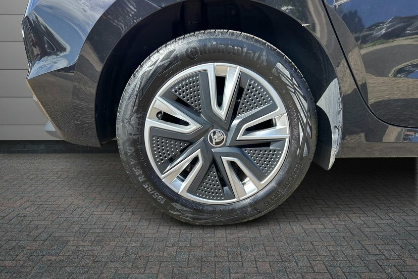 Skoda Fabia 1.0 Tsi Se L Hatchback 110 Ps Black #5