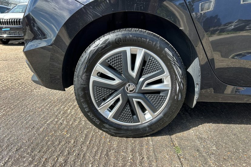 Skoda Fabia 2022 1.0 Tsi 95Ps Se Comfort 5-Dr Hatchback White #10