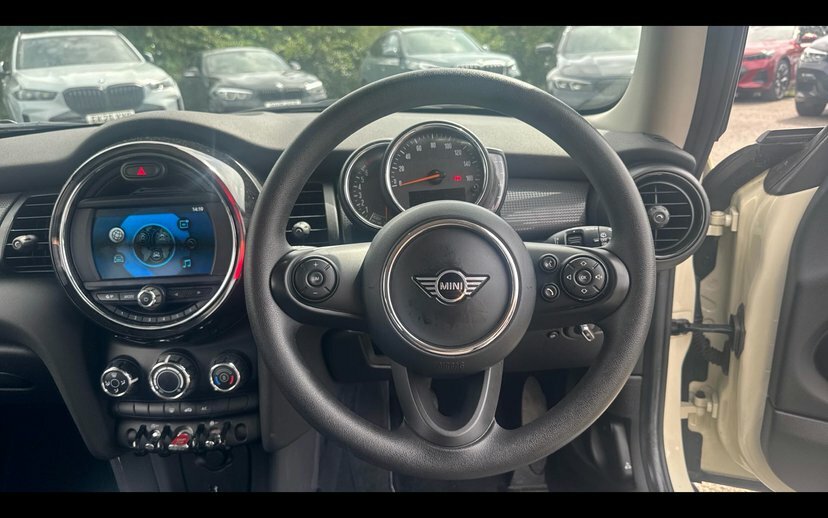 Mini Hatch 3-Door Hatch Cooper Classic EK70EBA White #5
