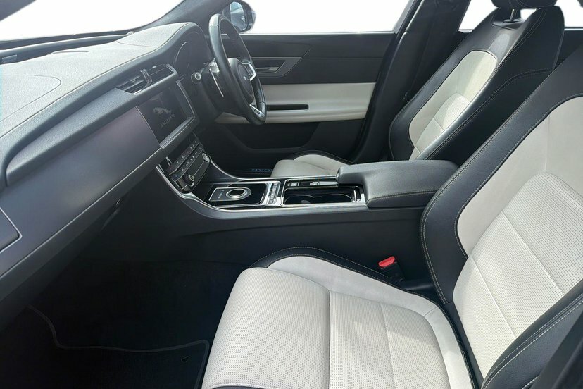 Jaguar XF 2.0D R-sport Saloon 180 Ps Grey #2