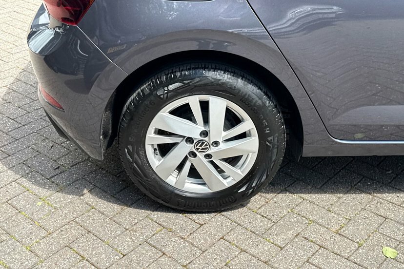 Volkswagen Polo 1L Life Black #17