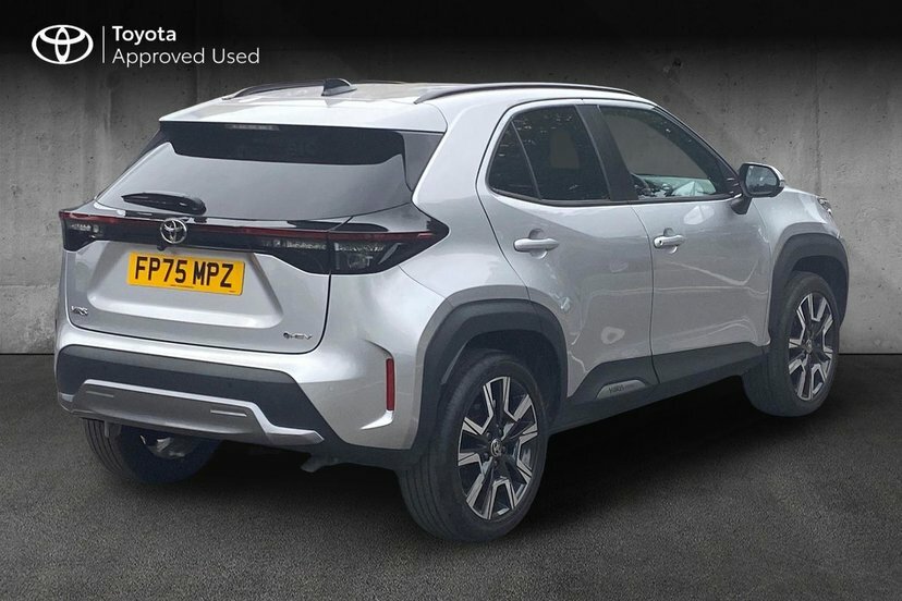 Toyota Yaris Cross 1.5 Vvt-h Excel Suv Hybrid E-cvt 130 P Silver #2