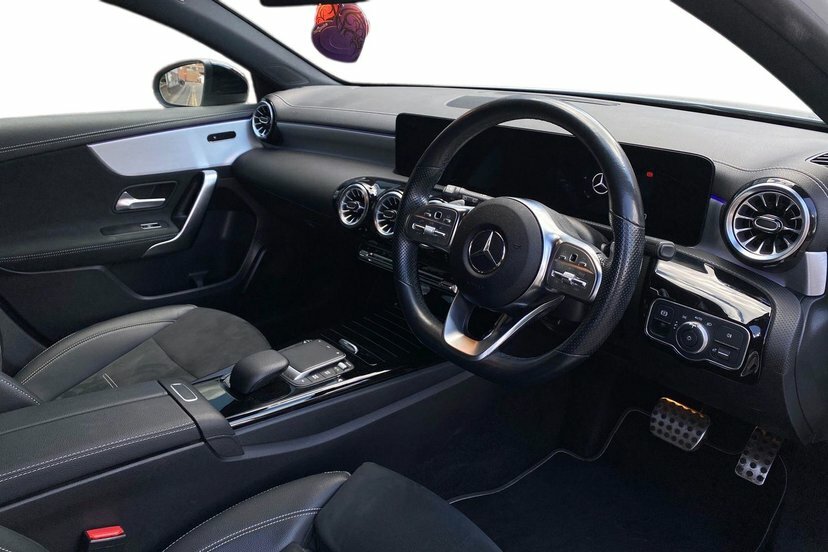 Mercedes-Benz A Class 1.3 A200 Amg Line Edition Executive Hatchback White #5