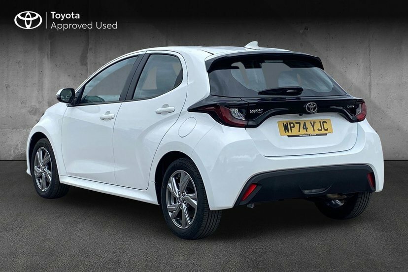 Toyota Yaris 1.5 Vvt-h Icon Hatchback Hybrid E-cvt White #4