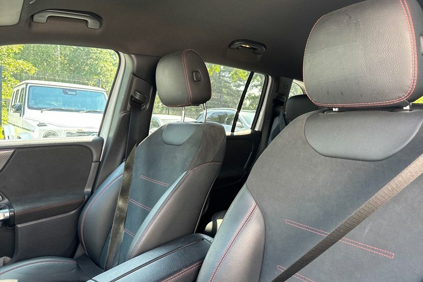 Mercedes-Benz GLB Class 200 Amg Line Premium Night Ed 7G-tronic Black #27