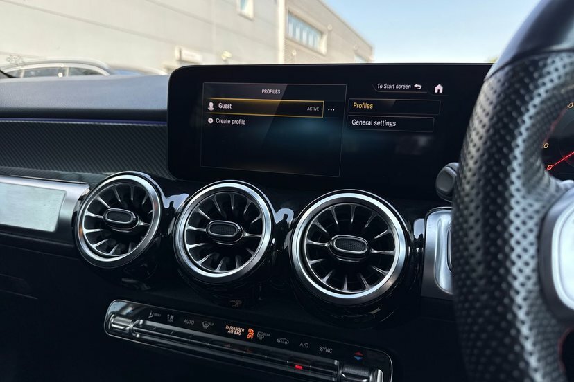 Mercedes-Benz GLB Class 200 Amg Line Premium Night Ed 7G-tronic Black #43