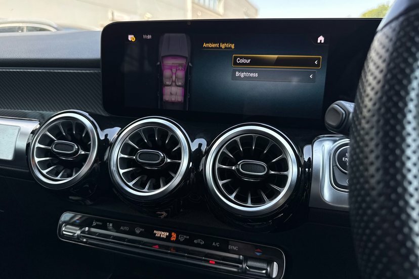 Mercedes-Benz GLB Class 200 Amg Line Premium Night Ed 7G-tronic Black #35