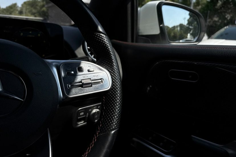 Mercedes-Benz GLB Class 200 Amg Line Premium Night Ed 7G-tronic Black #38