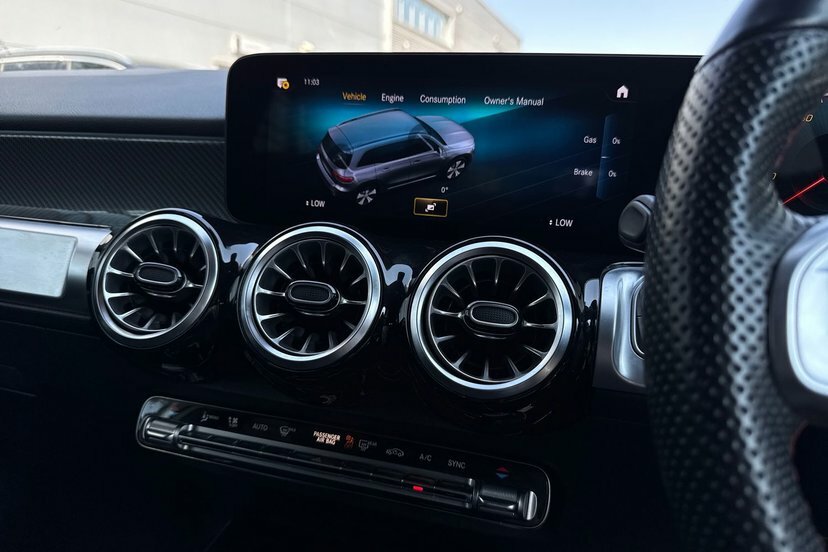 Mercedes-Benz GLB Class 200 Amg Line Premium Night Ed 7G-tronic Black #41