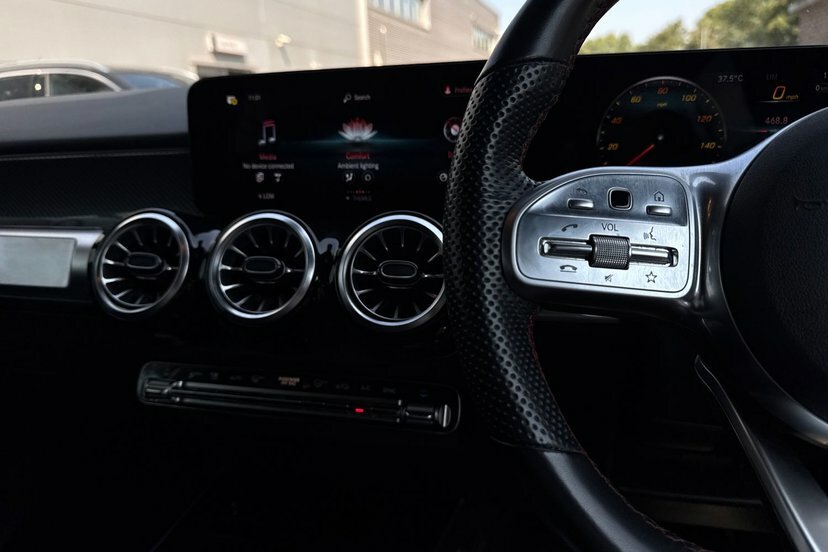Mercedes-Benz GLB Class 200 Amg Line Premium Night Ed 7G-tronic Black #37