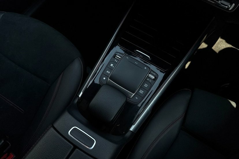 Mercedes-Benz GLB Class 200 Amg Line Premium Night Ed 7G-tronic Black #8